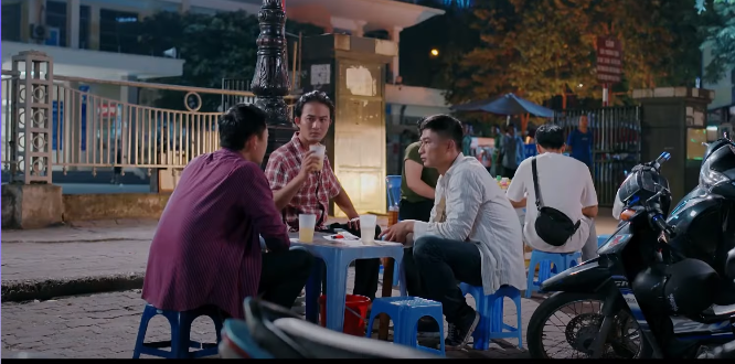 Hùng giới thiệu cho Hiếu làm xe ôm để có thu nhập. Ảnh: CMH. Hùng giới thiệu cho Hiếu làm xe ôm để có thu nhập. Ảnh: CMH.