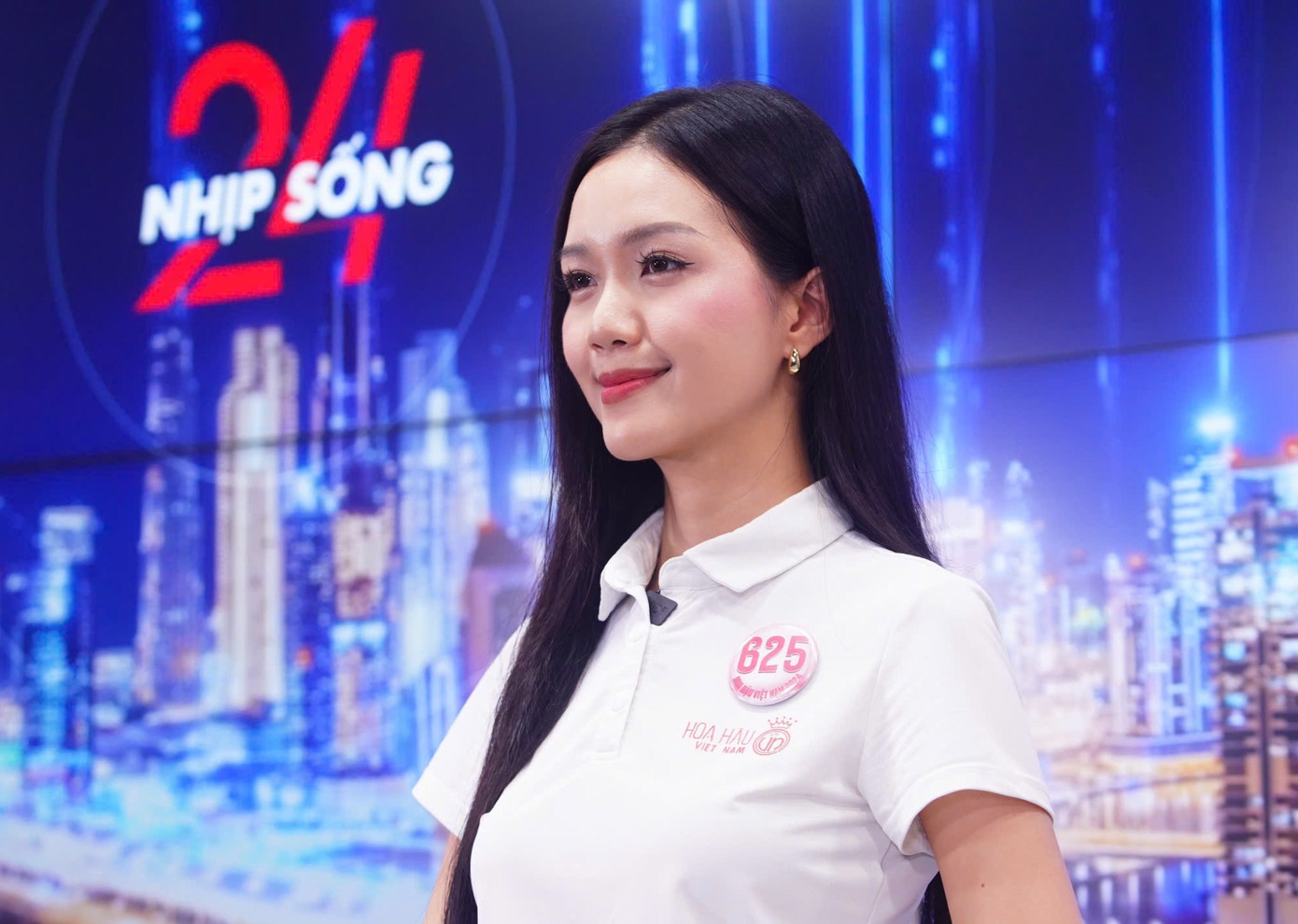 Thí sinh trải nghiệm tại trường quay của báo. Ảnh: Duy Phạm. Thí sinh trải nghiệm tại trường quay của báo. Ảnh: Duy Phạm.