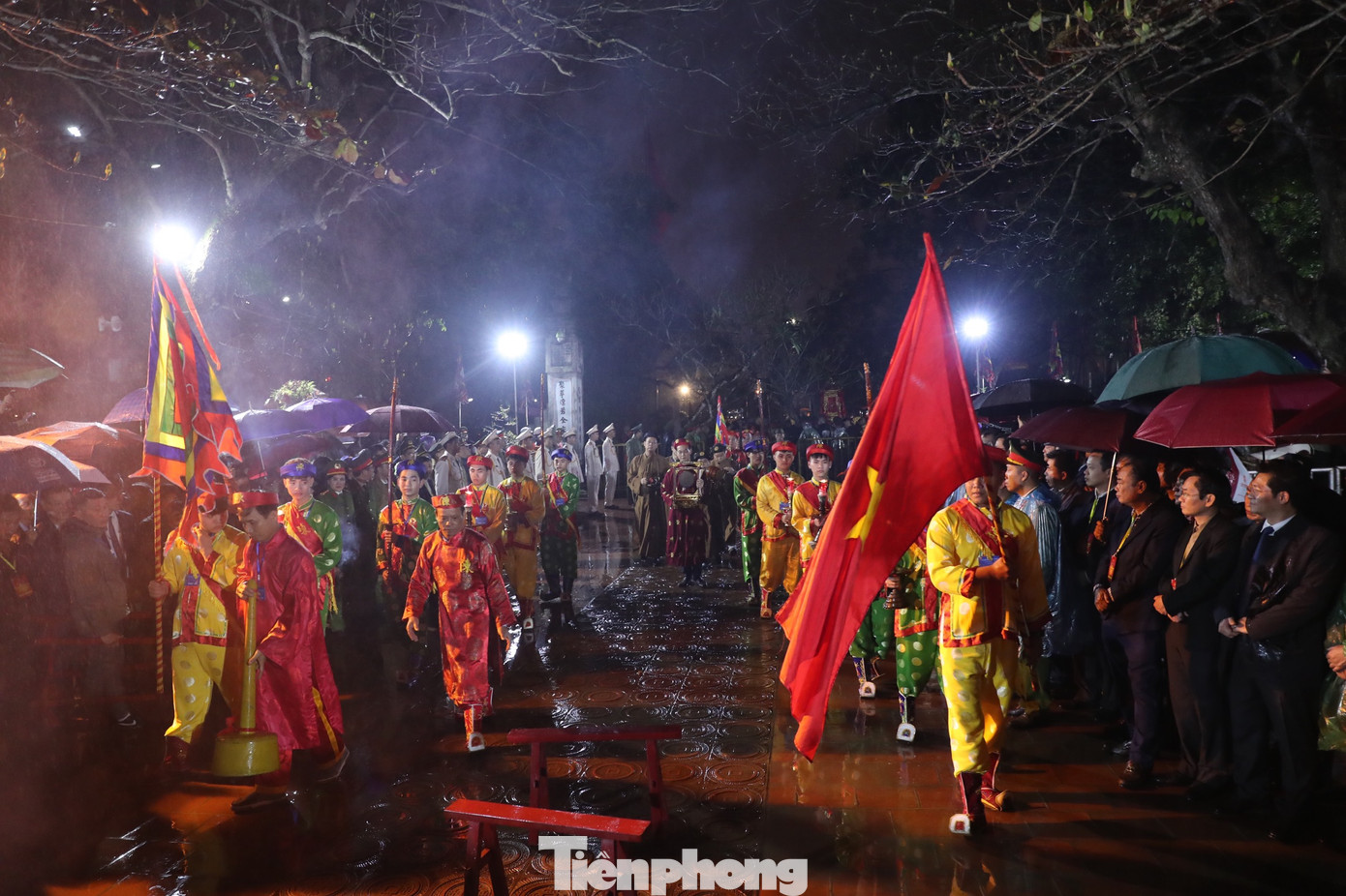 An ninh được siết chặt với nhiều vòng kiểm soát. Ảnh: Trọng Tài.