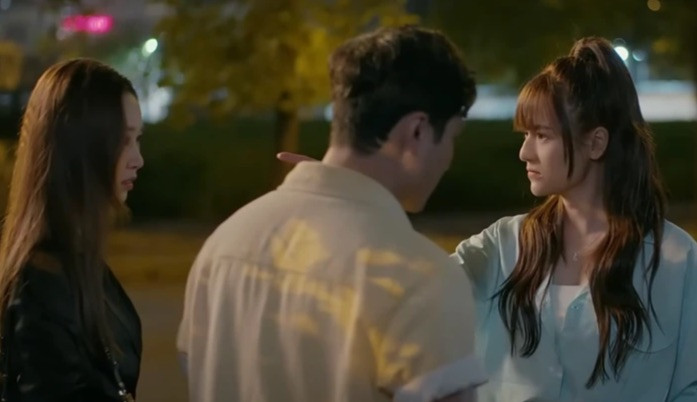 Tiểu tam liên tục xuất hiện trong các phim giờ vàng. Tiểu tam liên tục xuất hiện trong các phim giờ vàng.