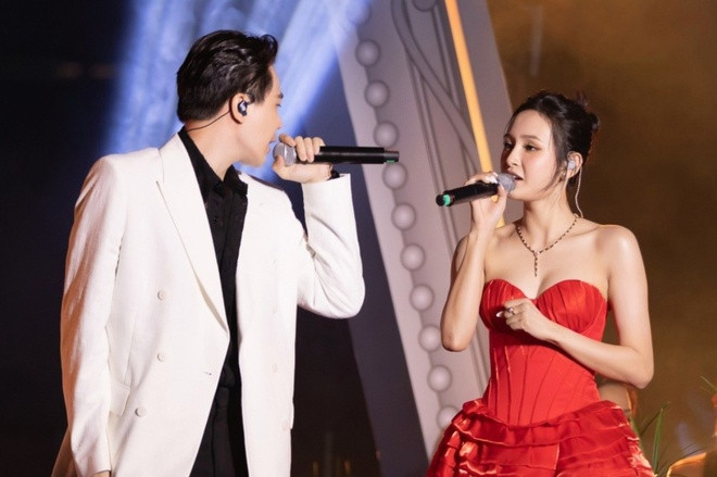 Khán giả đang lên tiếng mạnh mẽ, quyết liệt hơn với scandal của sao Việt. Khán giả đang lên tiếng mạnh mẽ, quyết liệt hơn với scandal của sao Việt.