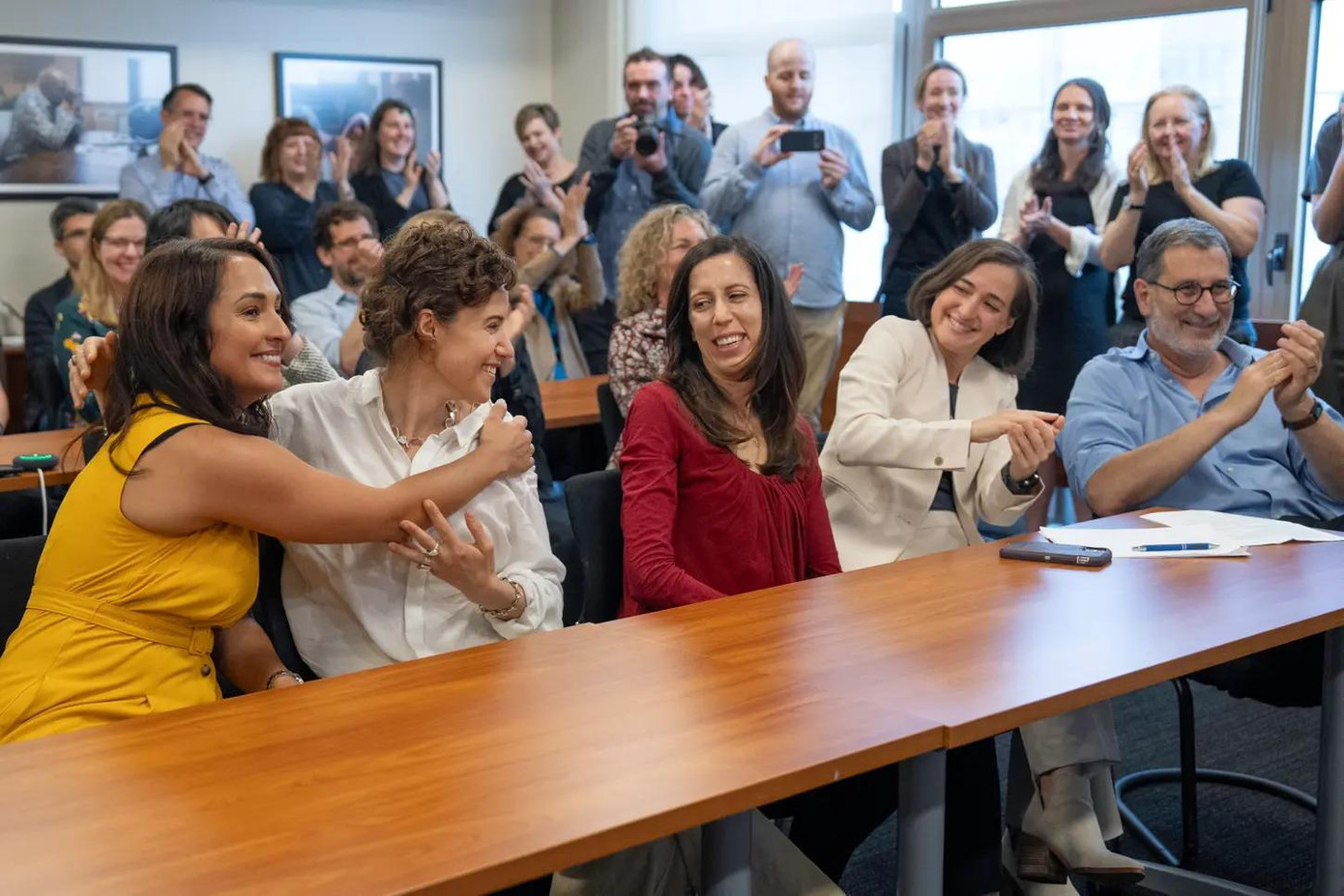 Các phóng viên của ProPublica ăn mừng chiến thắng. Ảnh: ProPublica.