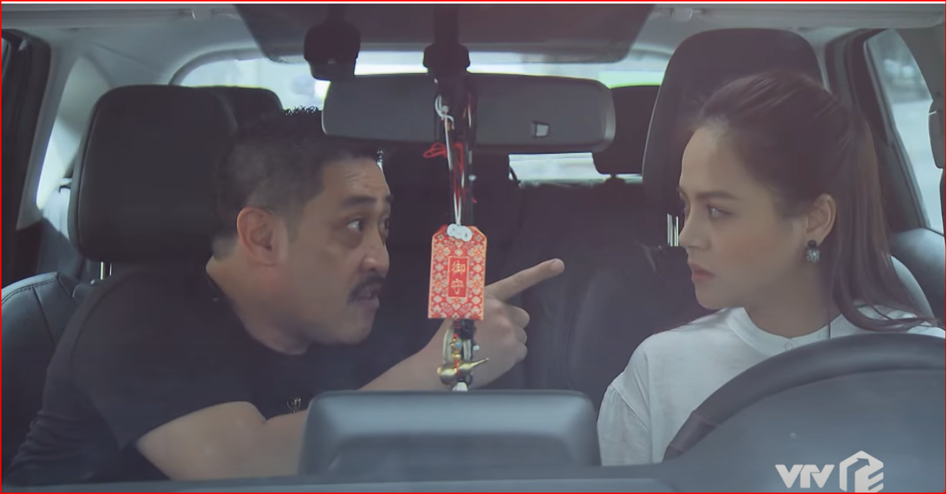 Thy bị đe dọa sau cuộc nói chuyện trên xe ô tô. Thy bị đe dọa sau cuộc nói chuyện trên xe ô tô.