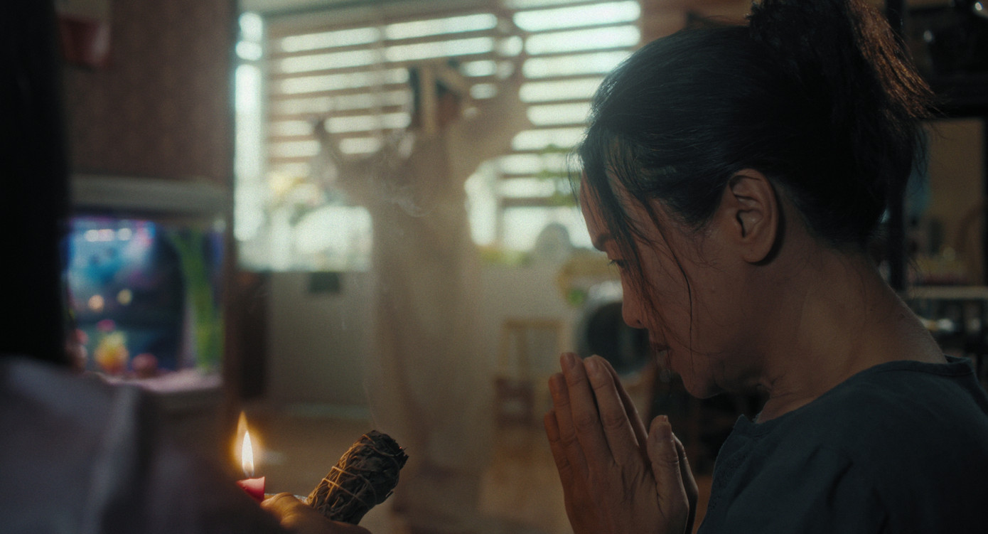 Mưa trên cánh bướm quy tụ dàn diễn viên Tú Oanh, Lê Vũ Long, Nguyễn Nam Linh, Bùi Thạc Phong.