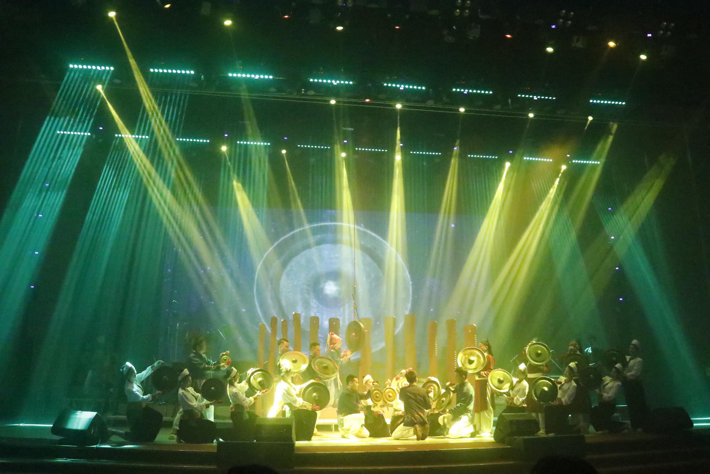 Các đoàn nghệ thuật truyền thống thể hiện rõ đặc trưng âm nhạc vùng, miền, địa phương.