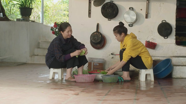 Bố mẹ Phương vun vén cho đôi trẻ. Bố mẹ Phương vun vén cho đôi trẻ.