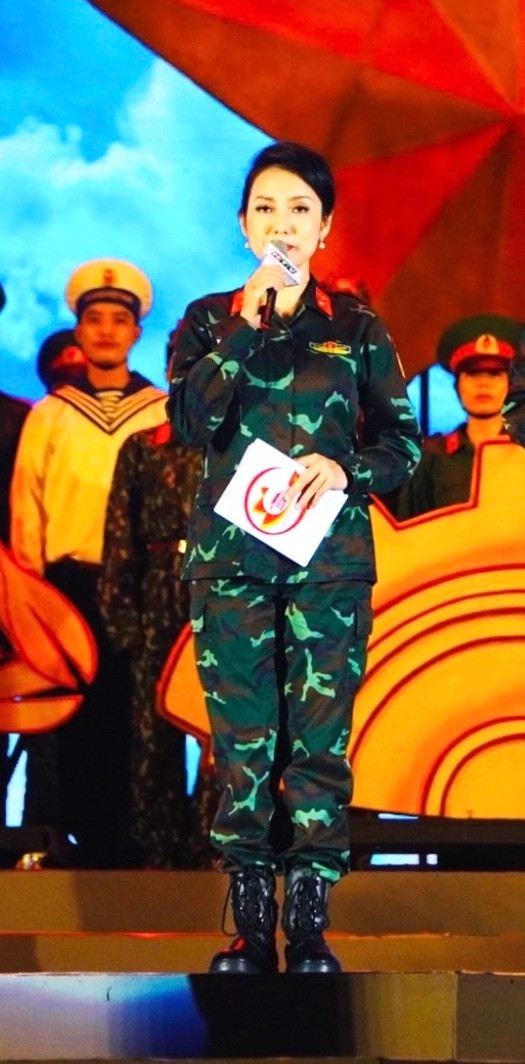 MC Phương Thảo từng dẫn chương trình thời sự trên HTV và các game show Vui để học, Vượt lên chính mình...