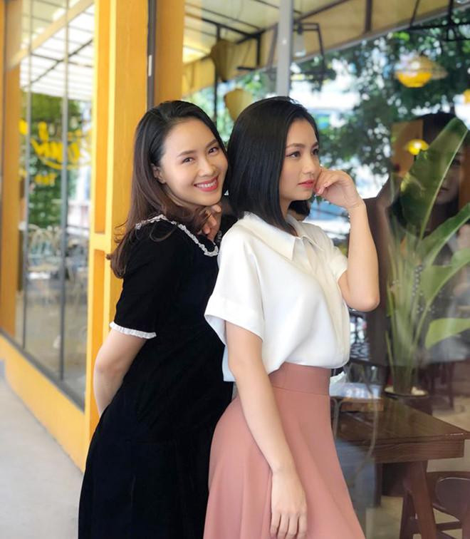 Diệu Hương- Hồng Diễm thân thiết trong hậu trường.