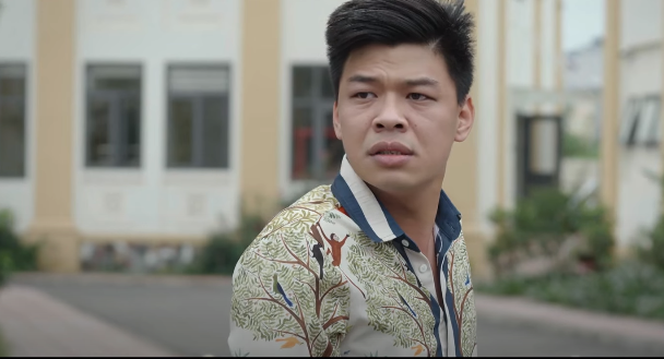 Công đến viện dưỡng lão tìm mẹ. Ảnh: CMH.