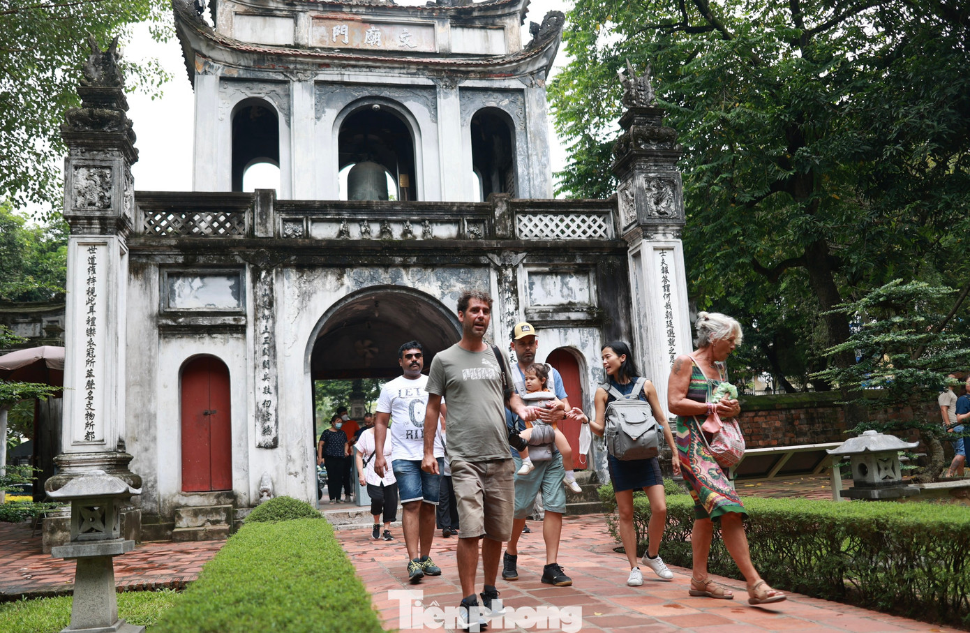 Tính chung 10 tháng qua, tổng lượng khách quốc tế đạt gần 10 triệu lượt. Ảnh: Như Ý. Tính chung 10 tháng qua, tổng lượng khách quốc tế đạt gần 10 triệu lượt. Ảnh: Như Ý.