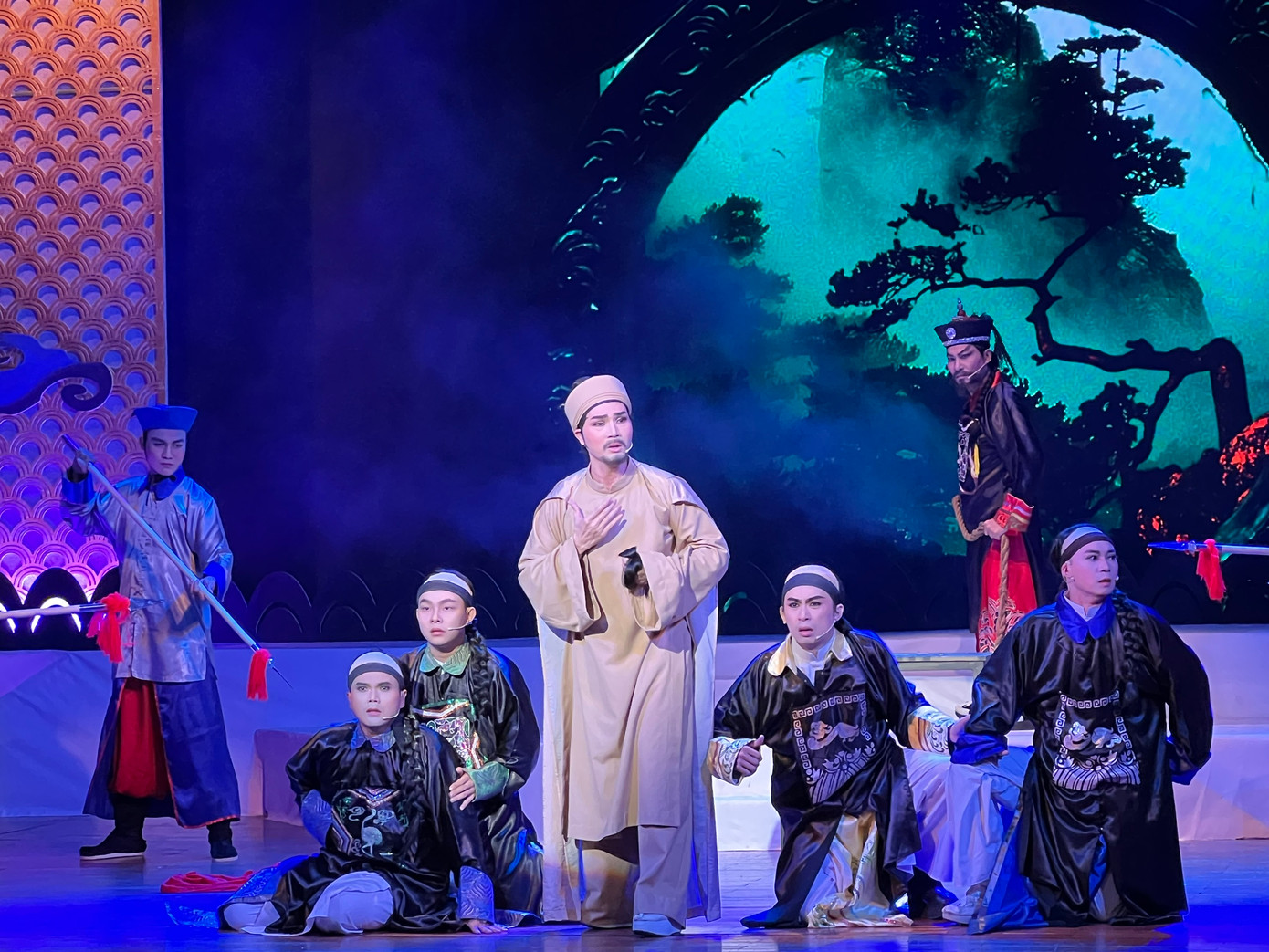 Hiếm sinh viên chọn theo học các ngành đào tạo nghệ thuật truyền thống.