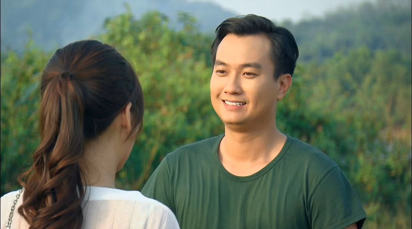 Anh Tuấn rũ bỏ hình tượng soái ca, công tử thường thấy để hóa thân vào vai chiến sĩ công an. Anh Tuấn rũ bỏ hình tượng soái ca, công tử thường thấy để hóa thân vào vai chiến sĩ công an.