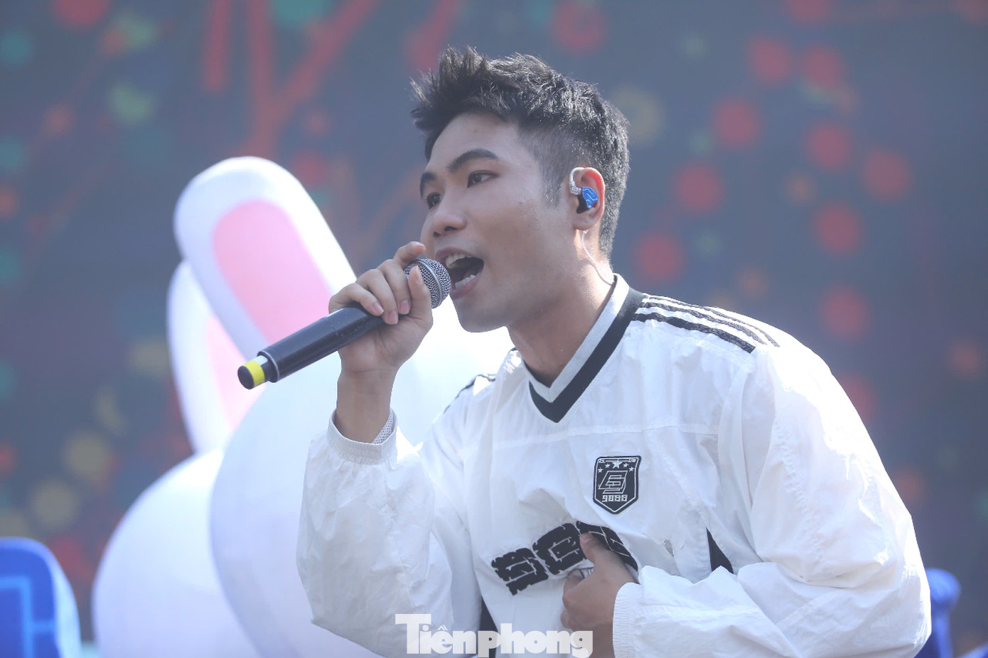 Phúc Du chiêu đãi khán giả liền ba ca khúc, trong đó có hai bài hát trong mini album mới ra mắt cuối tháng 92024 là Next trên con Lexus và Anh mời mẹ nghỉ hưu.