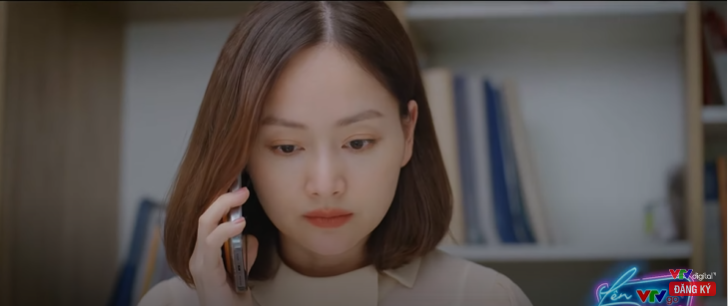 Vân Khánh không mấy vui vẻ khi nói chuyện với chồng cũ. Vân Khánh không mấy vui vẻ khi nói chuyện với chồng cũ.