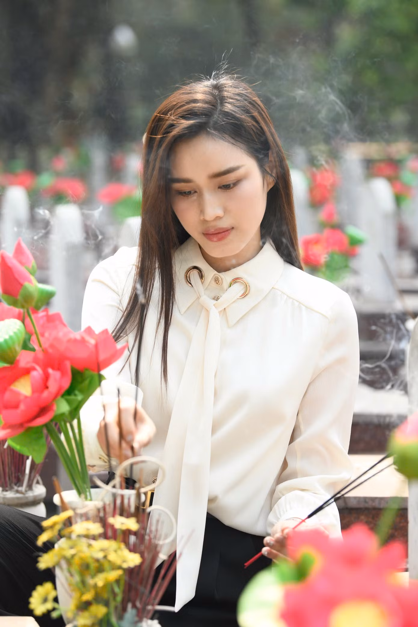 Đỗ Thị Hà cho biết cô vinh dự, tự hào khi được đồng hành với ban tổ chức Giải Vô địch Quốc gia Marathon và cự ly dài báo Tiền Phong trong hoạt động ý nghĩa, nhân văn. "Đây là dịp để thế hệ trẻ như tôi biết ơn quá khứ, biết ơn sự hy sinh của cha ông đi trước. Cảm ơn ban tổ chức Tiền Phong marathon đã xây dựng một hoạt động tri ân sâu sắc", Đỗ Thị Hà bộc bạch.
