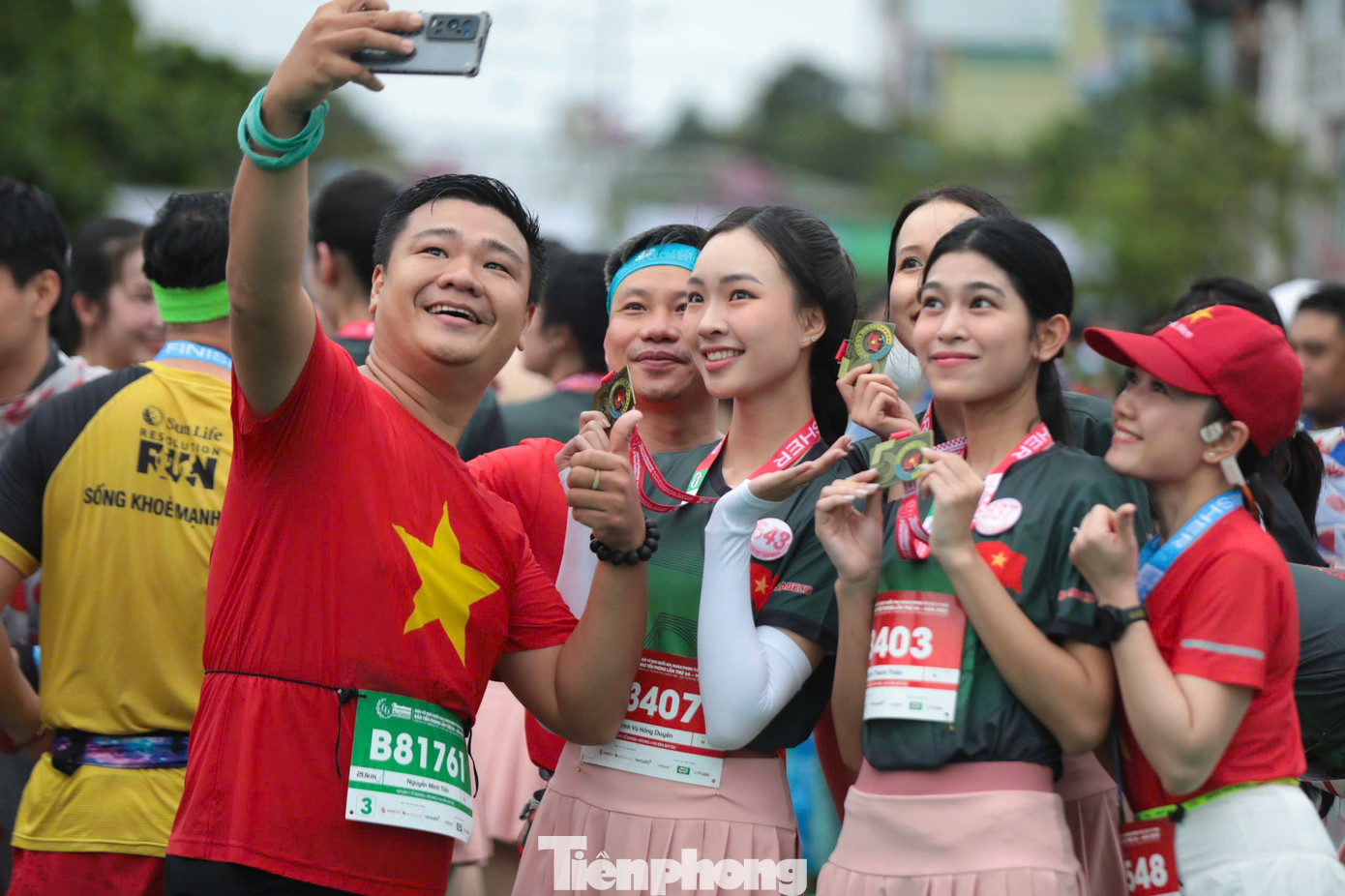 Thí sinh check-in cùng các runner của Tiền Phong Marathon. Sự xuất hiện của các thí sinh Hoa hậu Việt Nam 2024 càng hâm nóng bầu không khí trên đường chạy. Thí sinh check-in cùng các runner của Tiền Phong Marathon. Sự xuất hiện của các thí sinh Hoa hậu Việt Nam 2024 càng hâm nóng bầu không khí trên đường chạy.