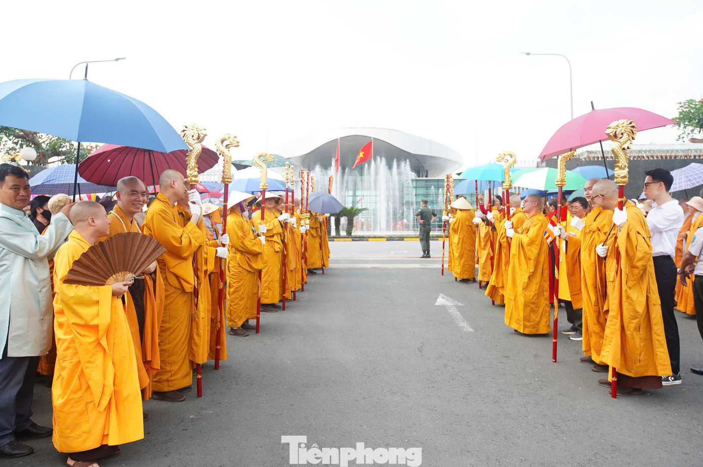Thượng tọa Thích Minh Quang - Phó chánh văn phòng T.Ư Giáo hội Phật giáo Việt Nam - cho biết công tác chuẩn bị lễ cung rước xá lợi Phật về Hà Nội đã hoàn tất. Giáo hội Phật giáo Việt Nam đã huy động hàng nghìn Phật tử, tình nguyện viên phục vụ.