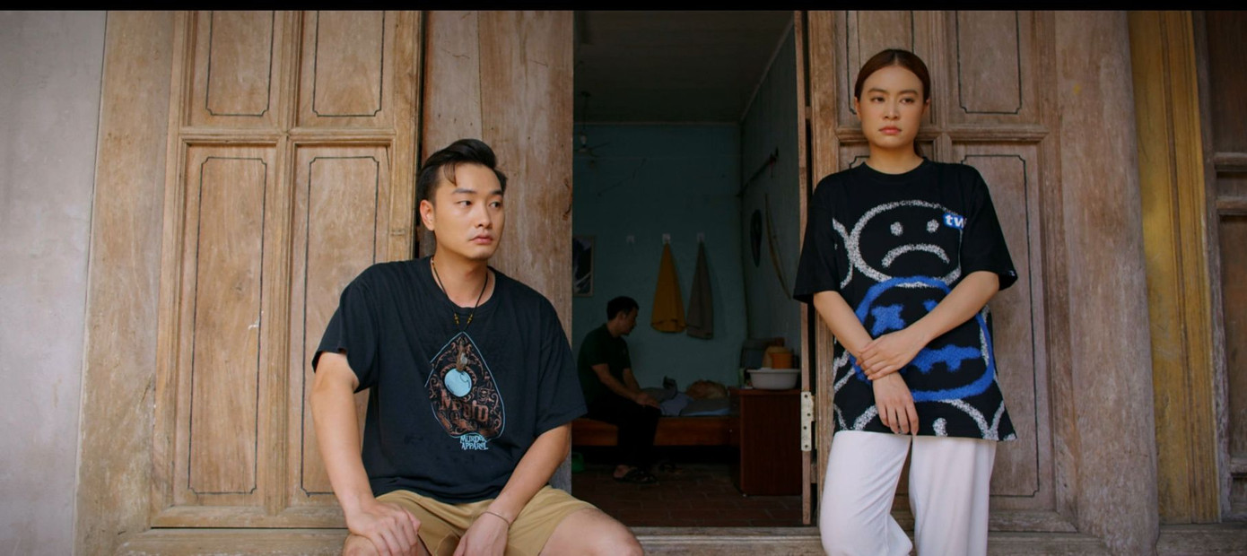 Yến và Đông khiến bố phải đau đầu vì không chịu lập gia đình.