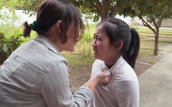 Trong bộ phim "Hương vị tình thân" đang phát sóng trên kênh VTV1, Hà Anh đảm nhận vai diễn lúc nhỏ của nữ chính Phương Nam. Vì số phận ngày bé của Phương Nam rất đáng thương, diễn viên nhí sinh năm 2010 đã lấy nước mắt của khán giả với những cảnh khóc, cảnh bị bỏ rơi ngoài chợ,... Trong bộ phim "Hương vị tình thân" đang phát sóng trên kênh VTV1, Hà Anh đảm nhận vai diễn lúc nhỏ của nữ chính Phương Nam. Vì số phận ngày bé của Phương Nam rất đáng thương, diễn viên nhí sinh năm 2010 đã lấy nước mắt của khán giả với những cảnh khóc, cảnh bị bỏ rơi ngoài chợ,...