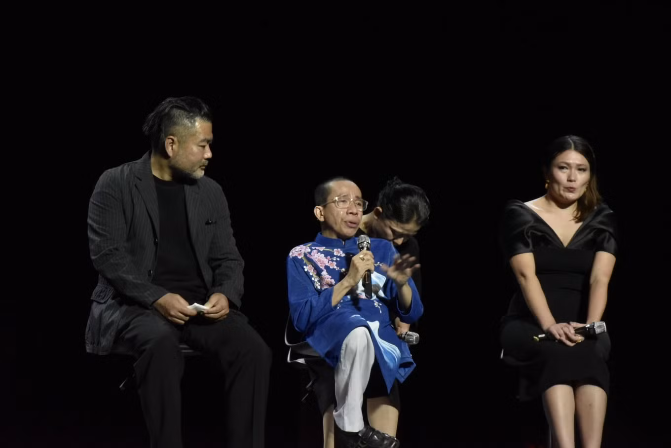 Anh Nguyễn Đức (áo xanh) trong buổi công chiếu phim ở Liên hoan phim quốc tế TPHCM (HIFF) 2024.