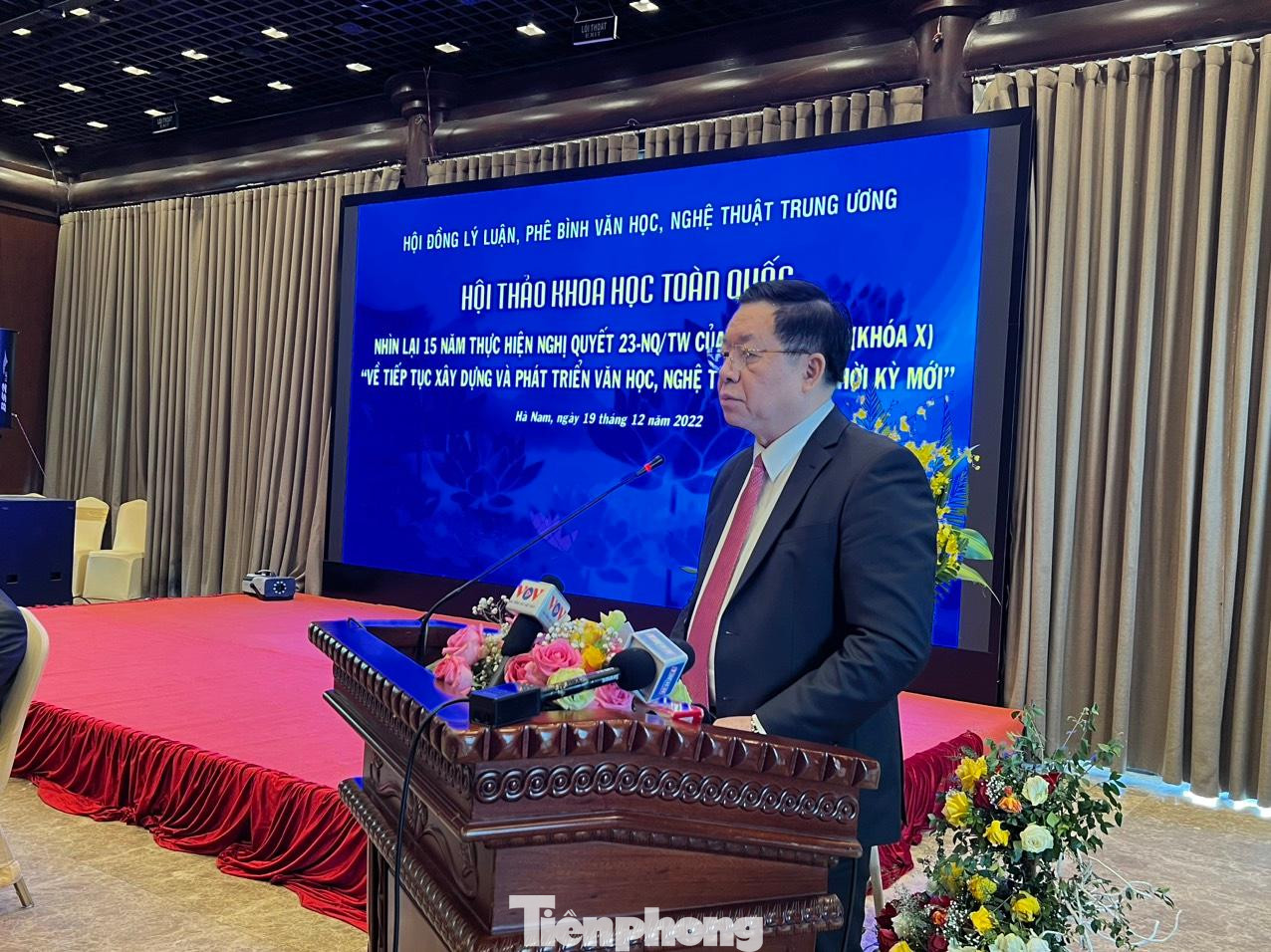 Trưởng Ban Tuyên giáo Trung ương Nguyễn Trọng Nghĩa khẳng định hoạt động sáng tạo văn học, nghệ thuật luôn được tạo điều kiện tốt nhất để phát triển. Ảnh: NGỌC ÁNH.