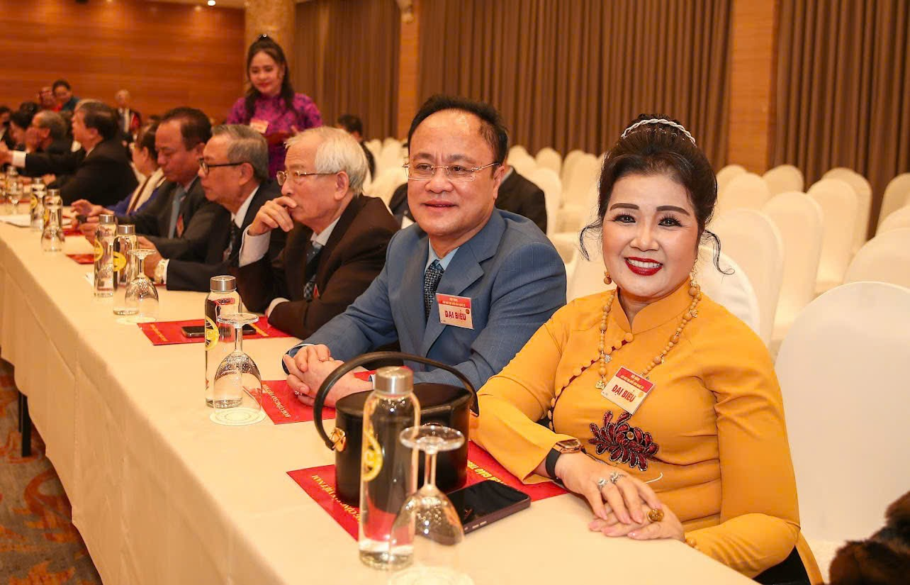 Tận cùng của khao khát và đam mê chính là truyền dạy. NSND Lệ Ngọc kỳ vọng bằng sức mình, sự cống hiến của mình sẽ khiến giới trẻ Việt ngày một yêu và trân quý nghệ thuật sân khấu. Tận cùng của khao khát và đam mê chính là truyền dạy. NSND Lệ Ngọc kỳ vọng bằng sức mình, sự cống hiến của mình sẽ khiến giới trẻ Việt ngày một yêu và trân quý nghệ thuật sân khấu.