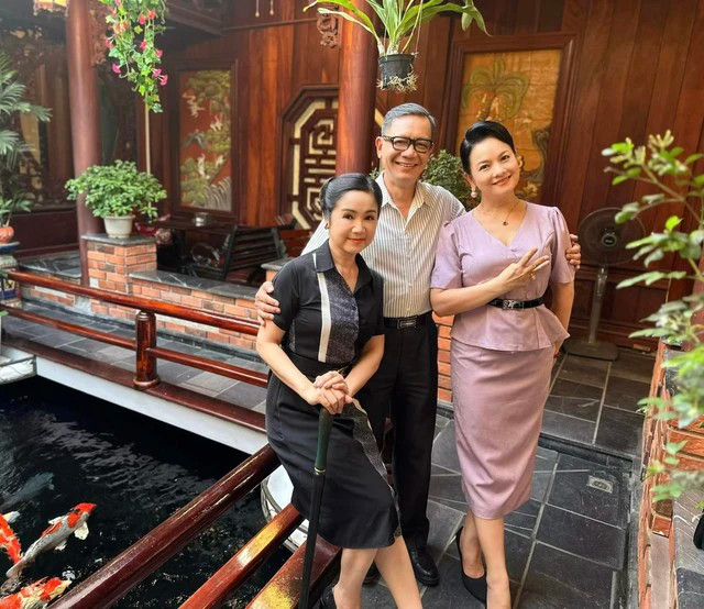 Vợ chồng NSND Thu Quế, NSƯT Phạm Cường đóng phim cùng bạn thân là NSND Thu Hà (trái).