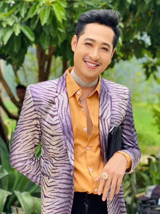 Vai diễn giúp tên tuổi Mạnh Hưng ghi dấu mạnh mẽ trong lòng khán giả truyền hình chính là &quot;Hải bóng&quot; của Hướng dương ngược nắng phát sóng năm 2021. Sau vai diễn này, nhiều người hâm mộ để lại bình luận trên trang cá nhân của anh, bày tỏ nam diễn viên vào vai &quot;đểu giả&quot; rất thành công, khiến người xem vừa ghét nhưng cũng vừa thương