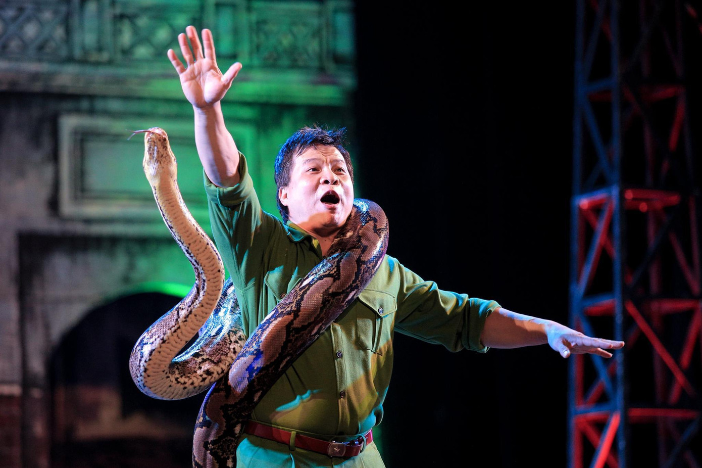 Chấn thương, tai nạn trong quá trình luyện tập là điều khó tránh trong quá trình học để theo đuổi nghề biểu diễn xiếc. Chấn thương, tai nạn trong quá trình luyện tập là điều khó tránh trong quá trình học để theo đuổi nghề biểu diễn xiếc.