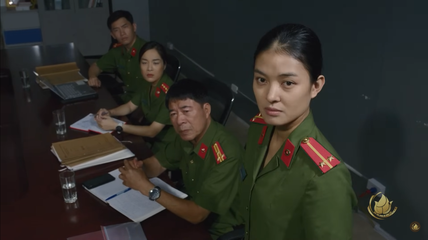 Diễn viên Đỗ Thụy Hòa đóng vai trung úy Vân Quỳnh. Diễn viên Đỗ Thụy Hòa đóng vai trung úy Vân Quỳnh.