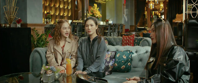 Cô nàng bị Hà và Trâm Anh dằn mặt. Ảnh: CMH. Cô nàng bị Hà và Trâm Anh dằn mặt. Ảnh: CMH.