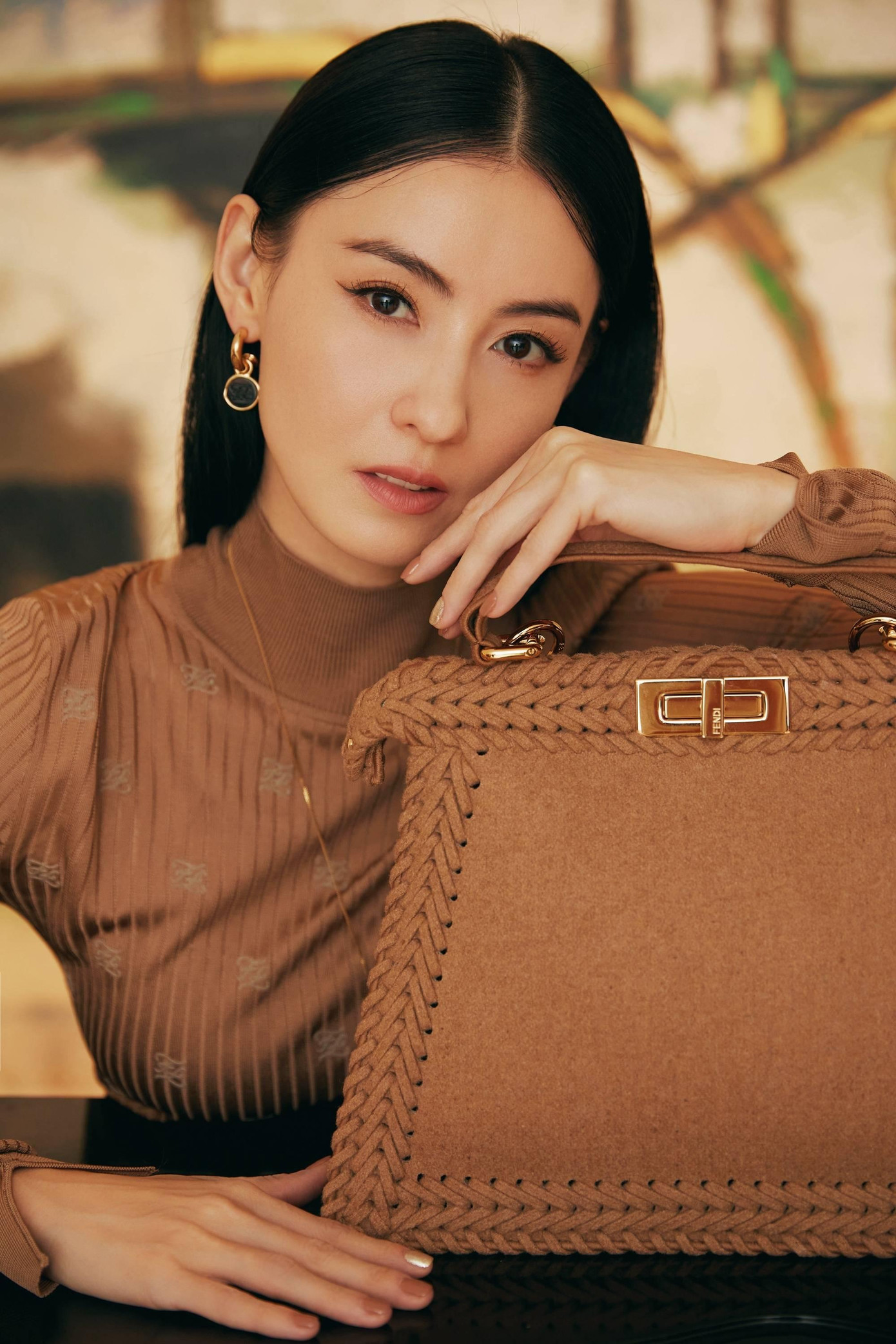 Cận cảnh gương mặt không tì vết của nữ diễn viên sinh năm 1980. Nhiều người hâm mộ bày tỏ Trương Bá Chi sở hữu vẻ đẹp "vượt thời gian", càng ngày càng đằm thắm, mặn mà dù đã trải qua ba lần sinh nở. Cận cảnh gương mặt không tì vết của nữ diễn viên sinh năm 1980. Nhiều người hâm mộ bày tỏ Trương Bá Chi sở hữu vẻ đẹp "vượt thời gian", càng ngày càng đằm thắm, mặn mà dù đã trải qua ba lần sinh nở.