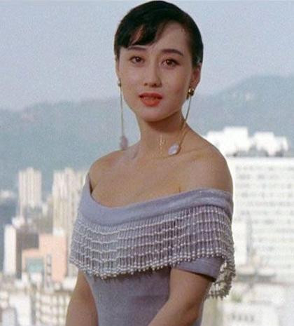 Với danh hiệu hoa hậu, Lợi Trí nhận được nhiều lời mời đóng phim, song khả năng diễn xuất của cô không mấy nổi bật và bị cho là "bình hoa di động" Với danh hiệu hoa hậu, Lợi Trí nhận được nhiều lời mời đóng phim, song khả năng diễn xuất của cô không mấy nổi bật và bị cho là "bình hoa di động"