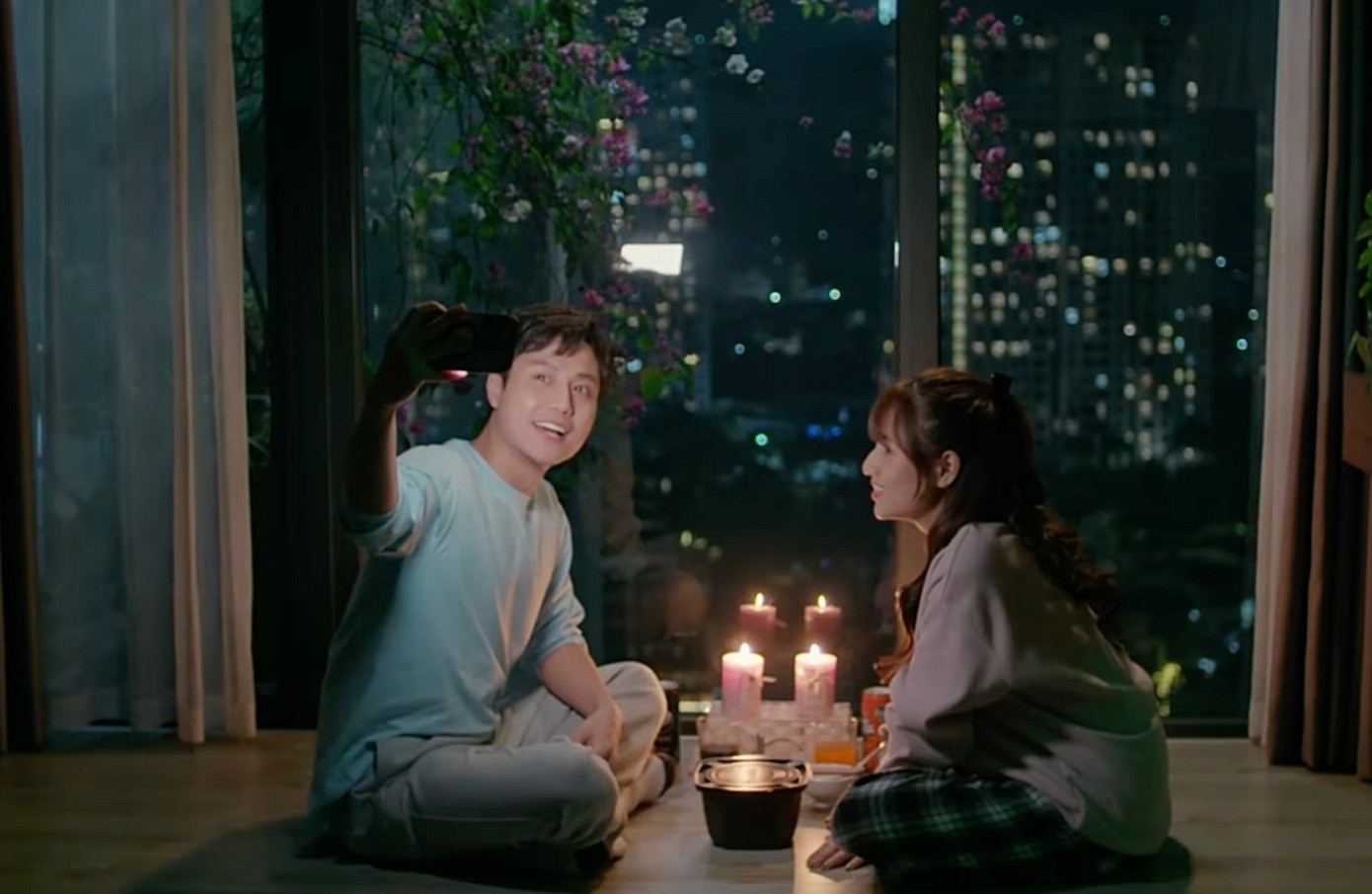 Hân cương quyết đòi ly hôn dù đã có những lúc cô nghĩ đến chuyện cho chồng cơ hội sửa sai. Hân cương quyết đòi ly hôn dù đã có những lúc cô nghĩ đến chuyện cho chồng cơ hội sửa sai.