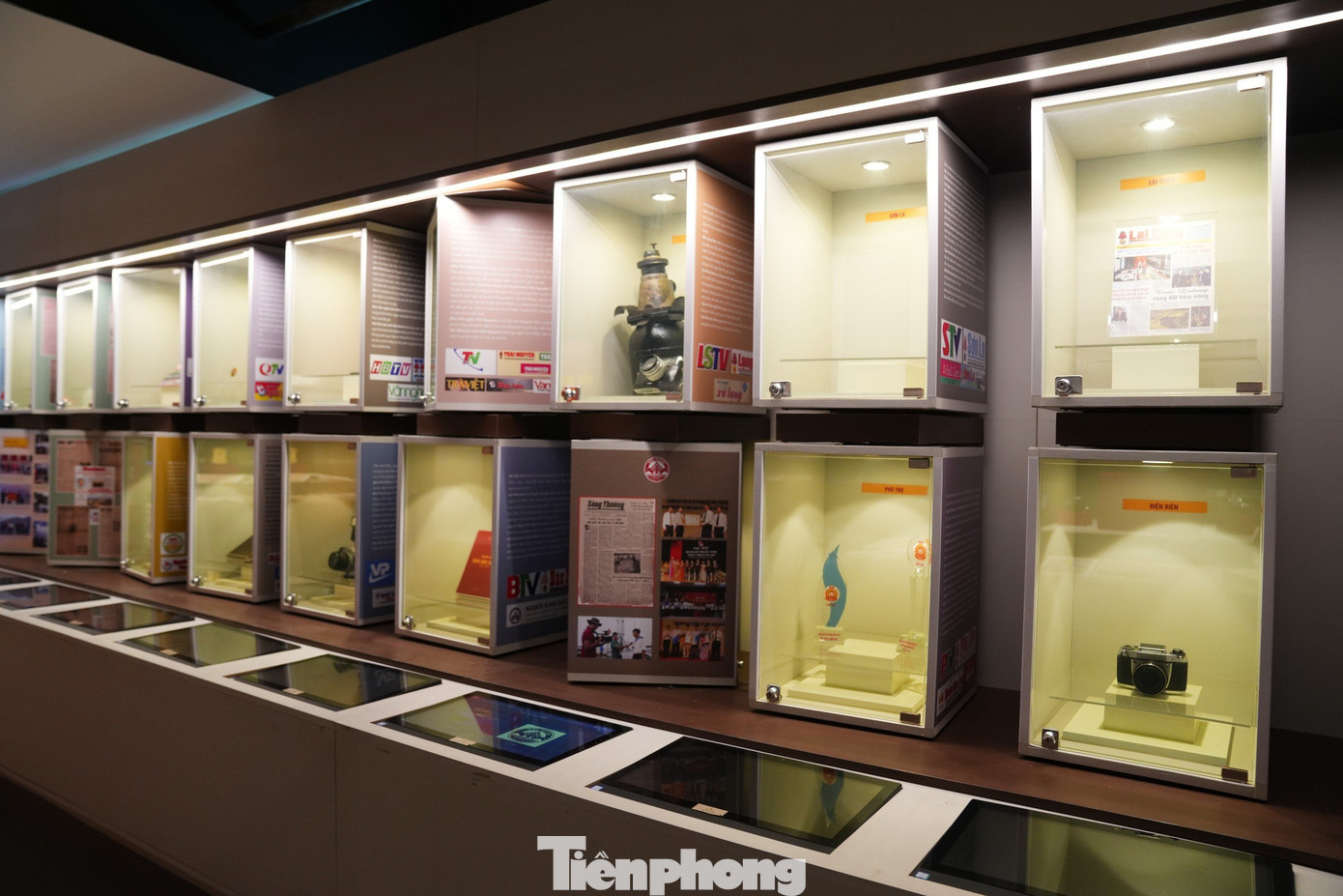 “Hiện vật ở bảo tàng không chỉ kể chuyện quá khứ, mà còn kể những chuyện của người làm báo hôm nay”, Giám đốc Bảo tàng Báo chí Việt Nam Trần Kim Hoa bày tỏ.