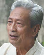 Đạo diễn Long Vân từng được gửi sang học tập tại Trung Quốc. Đạo diễn Long Vân từng được gửi sang học tập tại Trung Quốc.