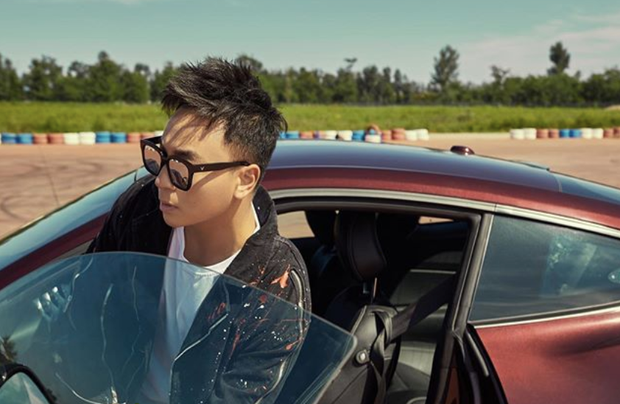 Nam diễn viên có niềm đam mê với siêu xe. Nam diễn viên có niềm đam mê với siêu xe.