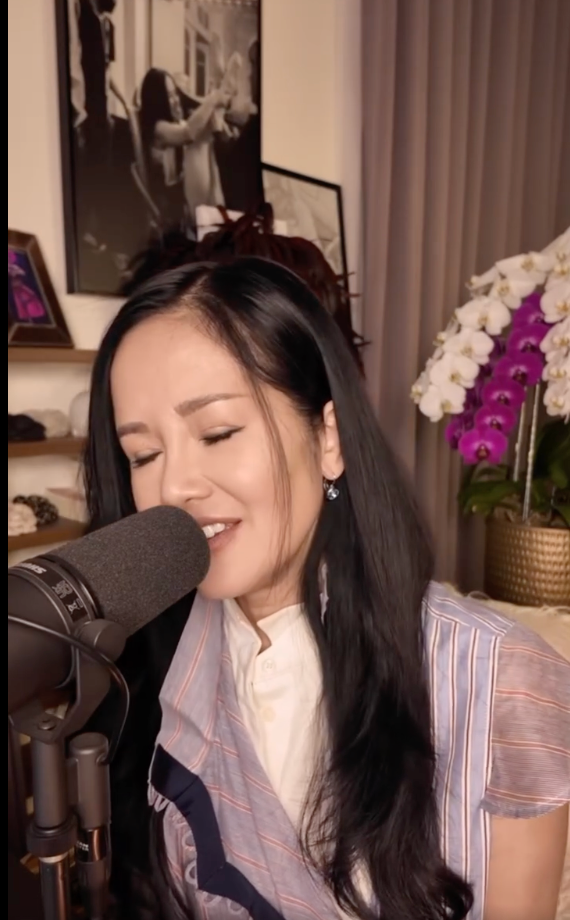 Hồng Nhung lạc quan sau biến cố sức khỏe. Hồng Nhung lạc quan sau biến cố sức khỏe.