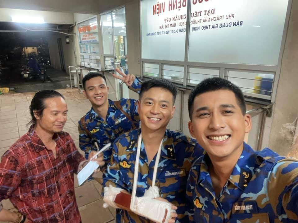 Con trai NSND Hoàng Dũng gặp tai nạn trong quá trình ghi hình. Ảnh: NVCC. Con trai NSND Hoàng Dũng gặp tai nạn trong quá trình ghi hình. Ảnh: NVCC.