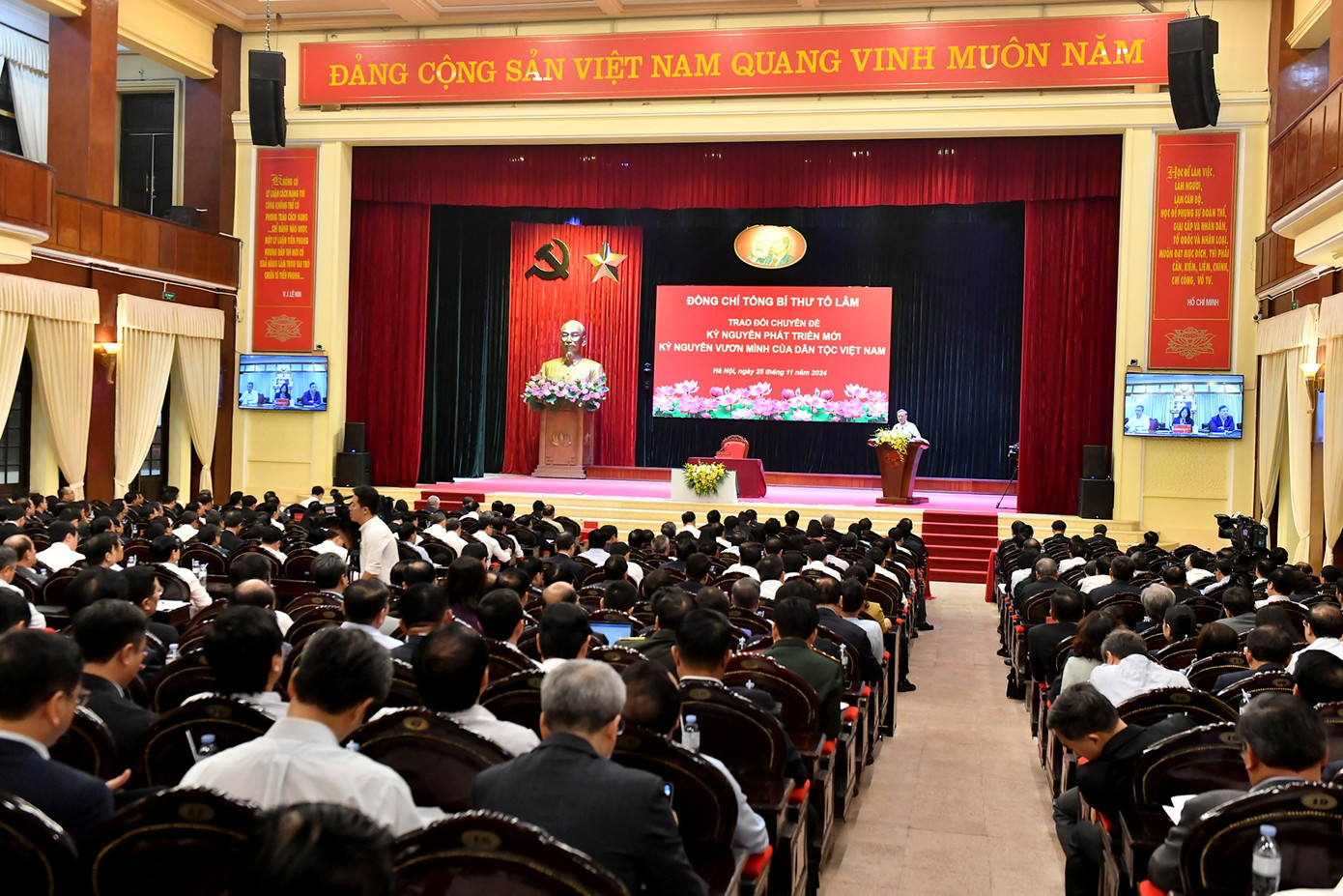 Quang cảnh hội nghị. Quang cảnh hội nghị.