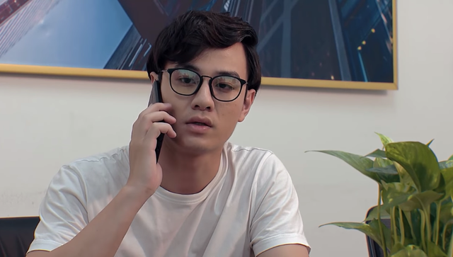 Quang Trọng vào vai Hòa - chàng trai chất phác có mối tình vụng trộm với "tiểu thư" nhà giàu. Quang Trọng vào vai Hòa - chàng trai chất phác có mối tình vụng trộm với "tiểu thư" nhà giàu.