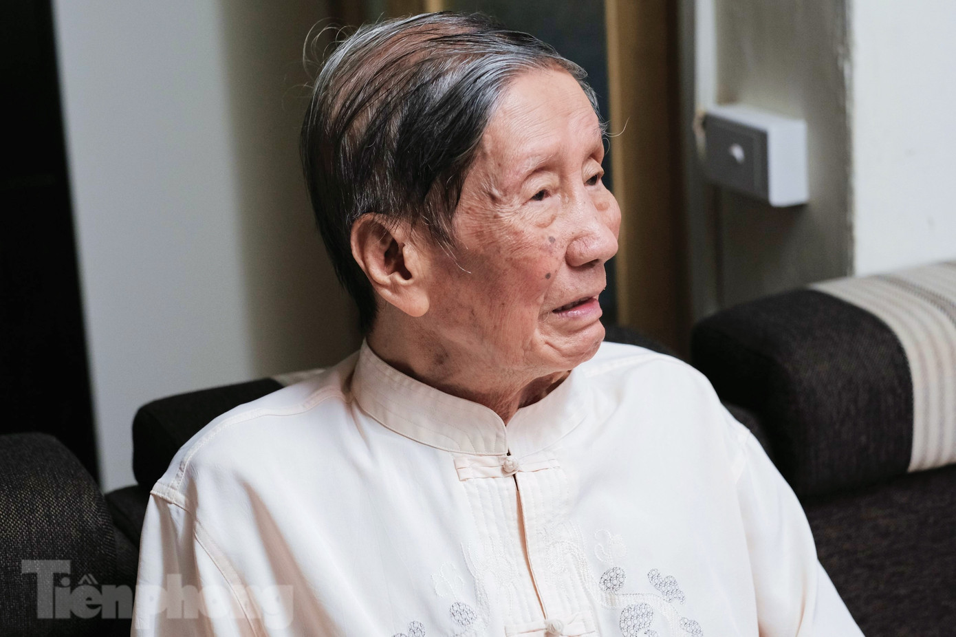 Nhạc sĩ Phạm Tuyên và con gái trong cuộc trò chuyện với PV Tiền Phong.