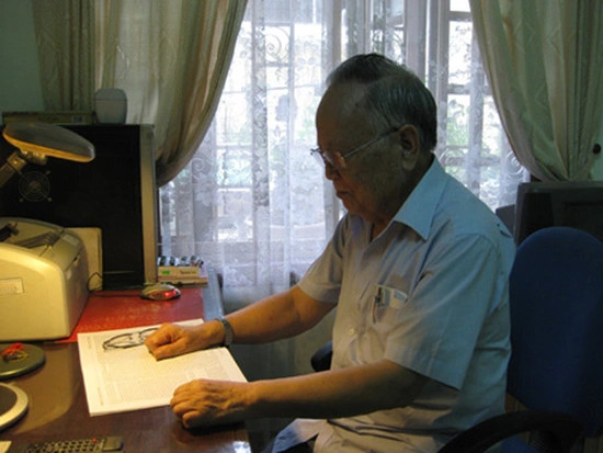 Nhà văn Hồ Phương nổi tiếng rất sớm với tác phẩm Cỏ non đã được đưa vào sách giáo khoa.