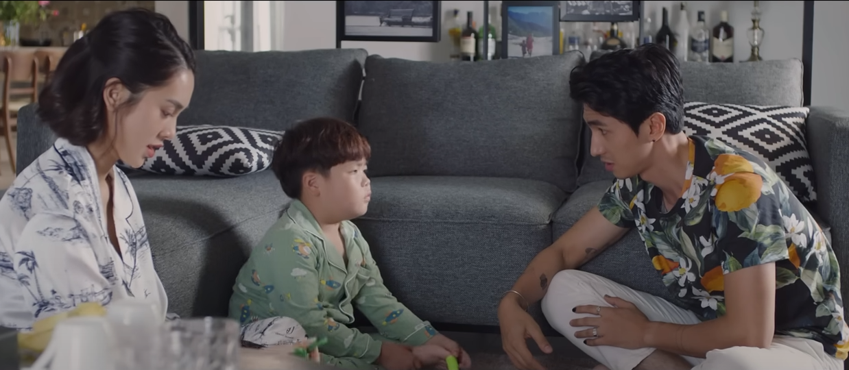 Voi là sợi dây kết nối Vy với Khôi, giúp hai người trẻ có lối sống hiện đại, tự do nhận ra giá trị thực sự của gia đình. Ảnh: CMH. Voi là sợi dây kết nối Vy với Khôi, giúp hai người trẻ có lối sống hiện đại, tự do nhận ra giá trị thực sự của gia đình. Ảnh: CMH.