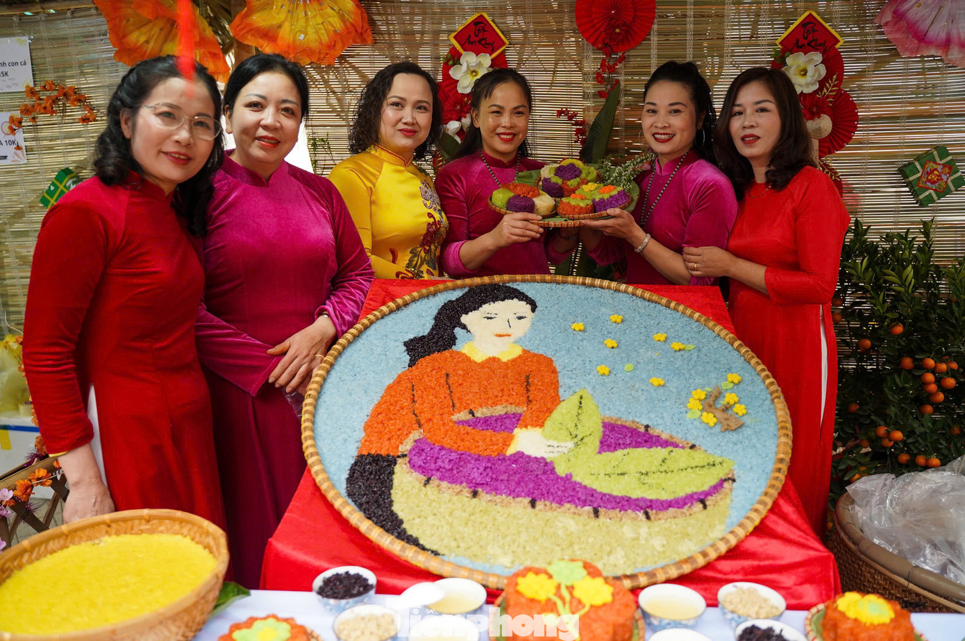 Những mâm xôi có tạo hình độc, lạ ở làng Phú Thượng ảnh 5 Những mâm xôi có tạo hình độc, lạ ở làng Phú Thượng ảnh 5