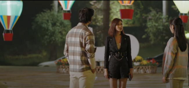 Mai Anh tra hỏi Hạnh và Quân. Ảnh: CMH. Mai Anh tra hỏi Hạnh và Quân. Ảnh: CMH.