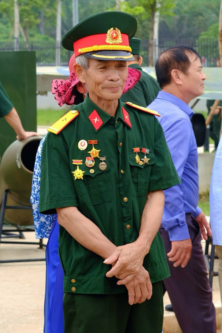 Nhiều cựu chiến binh ở các tỉnh phía Bắc tập trung về Hà Nội để cùng ôn lại những năm tháng chiến đấu.