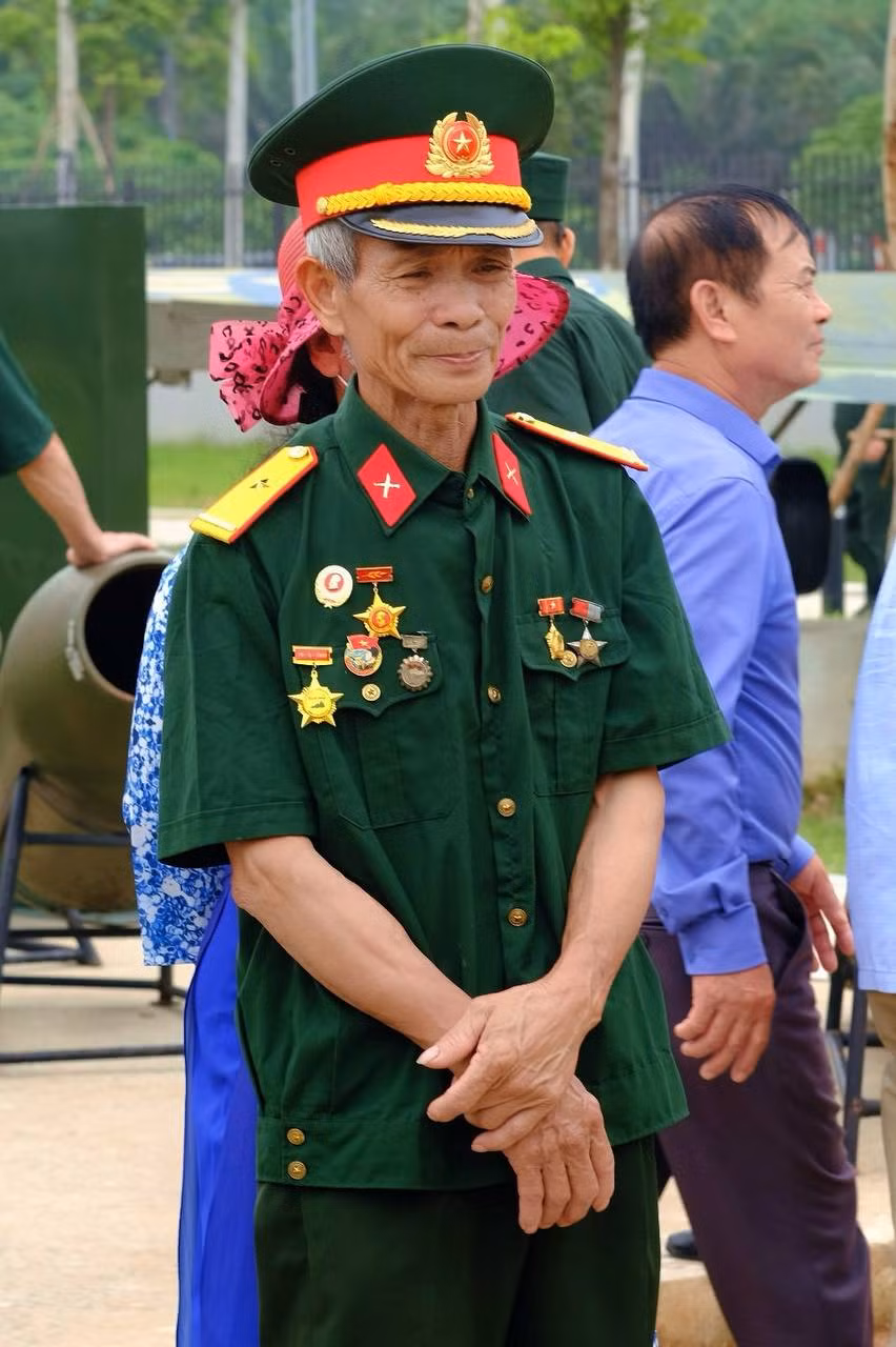 Nhiều cựu chiến binh ở các tỉnh phía Bắc tập trung về Hà Nội để cùng ôn lại những năm tháng chiến đấu.