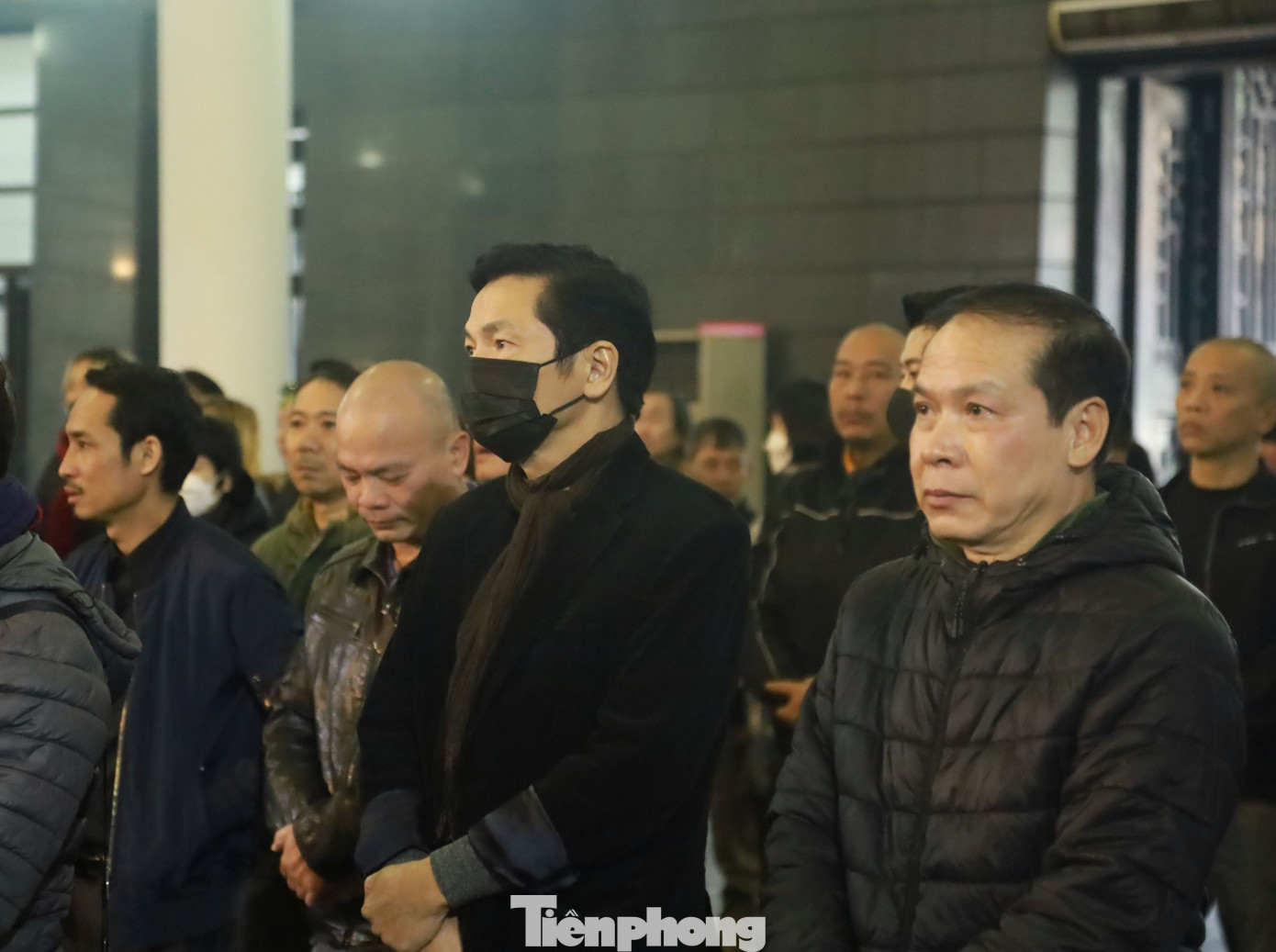 NSND Trung Anh, NSND Việt Thắng tới tiễn vị đạo diễn đáng kính. NSND Trung Anh hối hận khi chưa kịp thăm đạo diễn Doãn Hoàng Giang lần cuối. Ảnh: TRỌNG TÀI. NSND Trung Anh, NSND Việt Thắng tới tiễn vị đạo diễn đáng kính. NSND Trung Anh hối hận khi chưa kịp thăm đạo diễn Doãn Hoàng Giang lần cuối. Ảnh: TRỌNG TÀI.