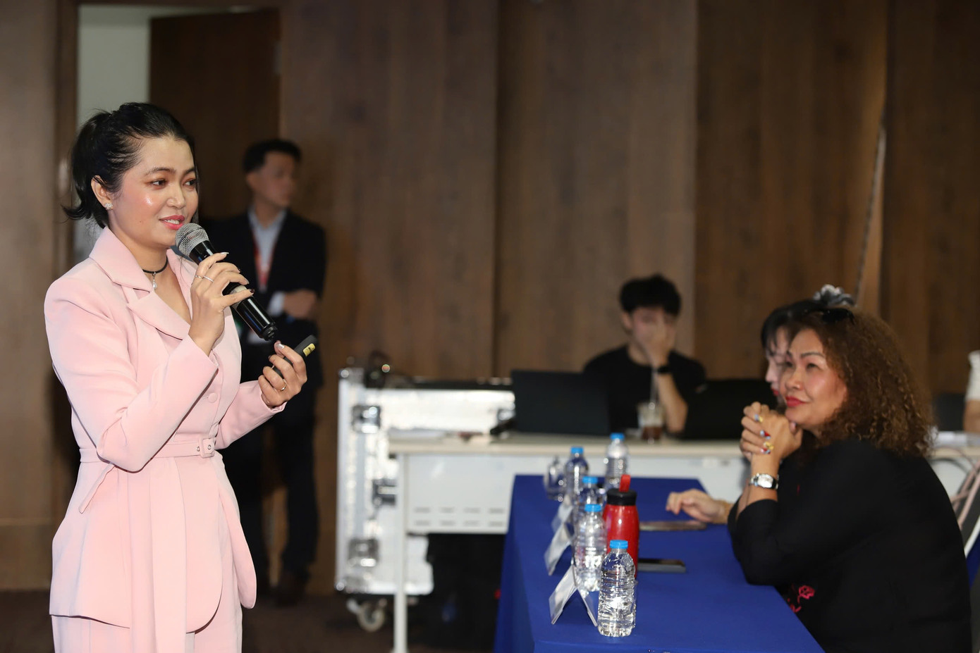 Drama xuất hiện như “cơm bữa”, được lan truyền theo từng phút, từng giây và thu hút hàng triệu lượt quan tâm, bình luận. Ảnh: Ngô Tùng.